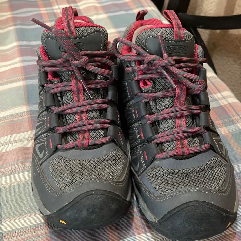 KEEN SNEAKERS